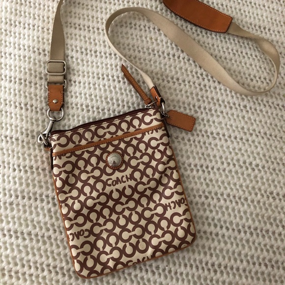 Classic Coach Crossbody - Picture 5 of 7